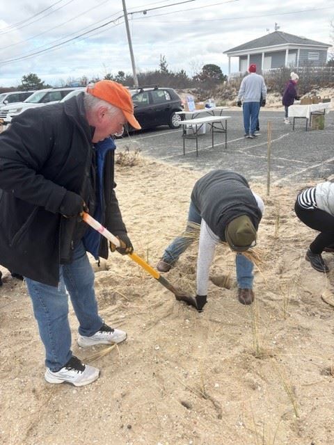 Noyac Civic Council Volunteer at Long Beach, Dec. 6, 2025