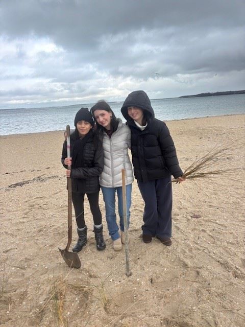 Pierson HS Environmntal Club Volunteers at Long Beach, Dec. 6, 2025